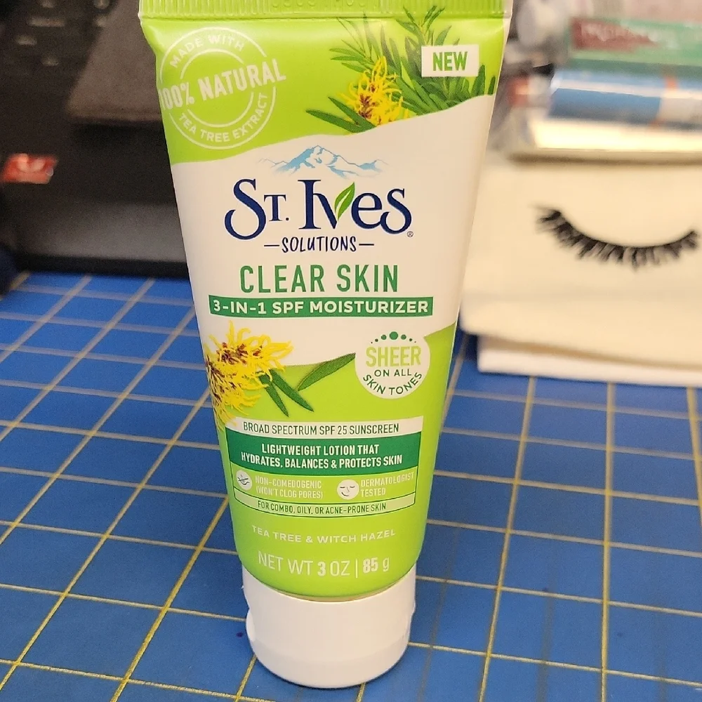 St. Ives Clear Skin 3-in-1 SPF 25 Moisturizer 85g New Tube